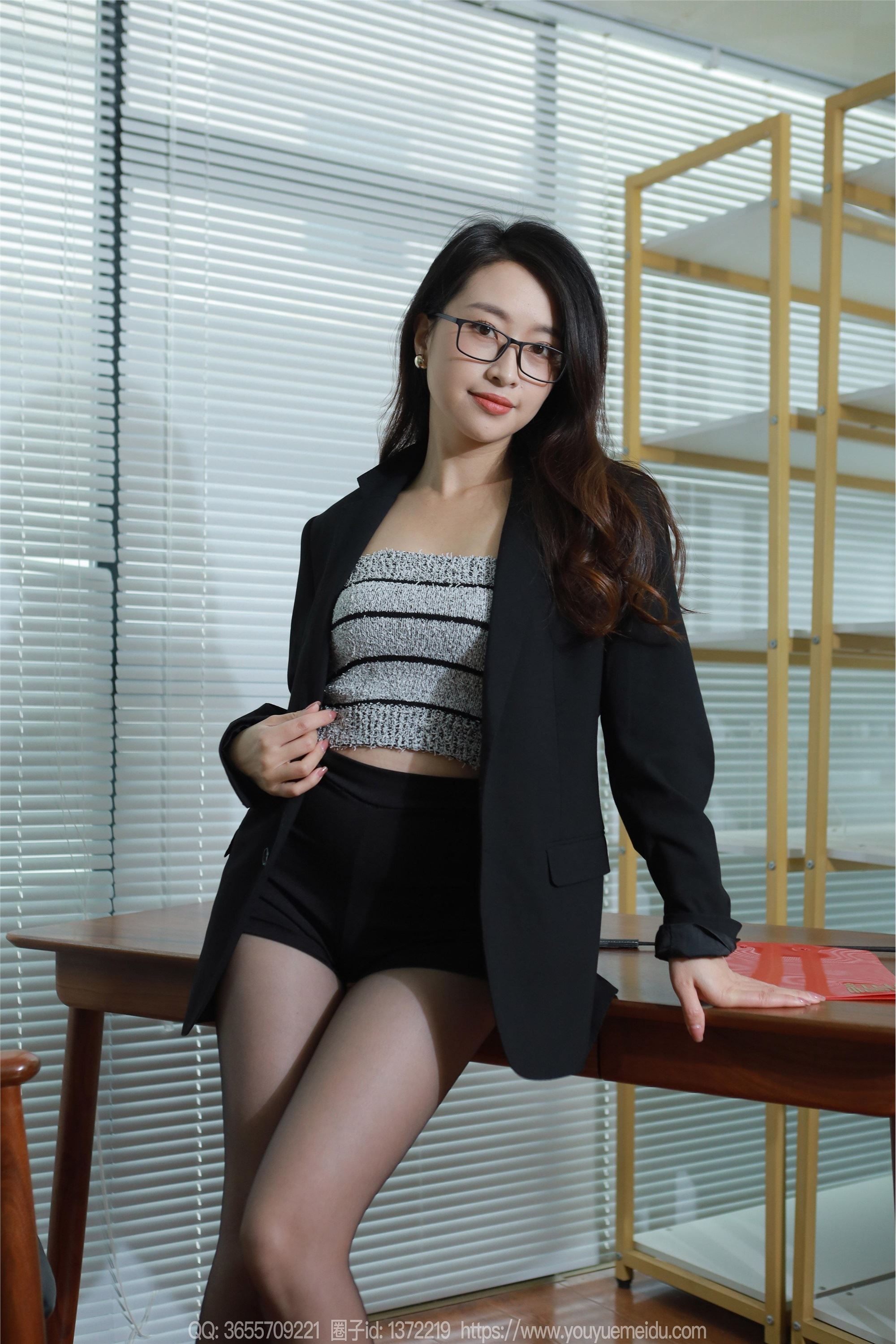 IESS异思趣向  2024.02.25 丝享家 1673 小婕《眼镜OL（上）》